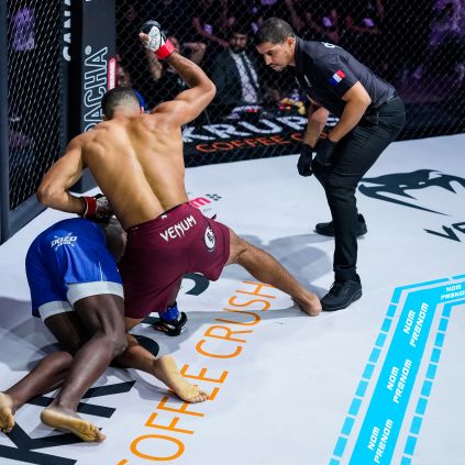 « Ton nom sur le tapis » – ARES 45